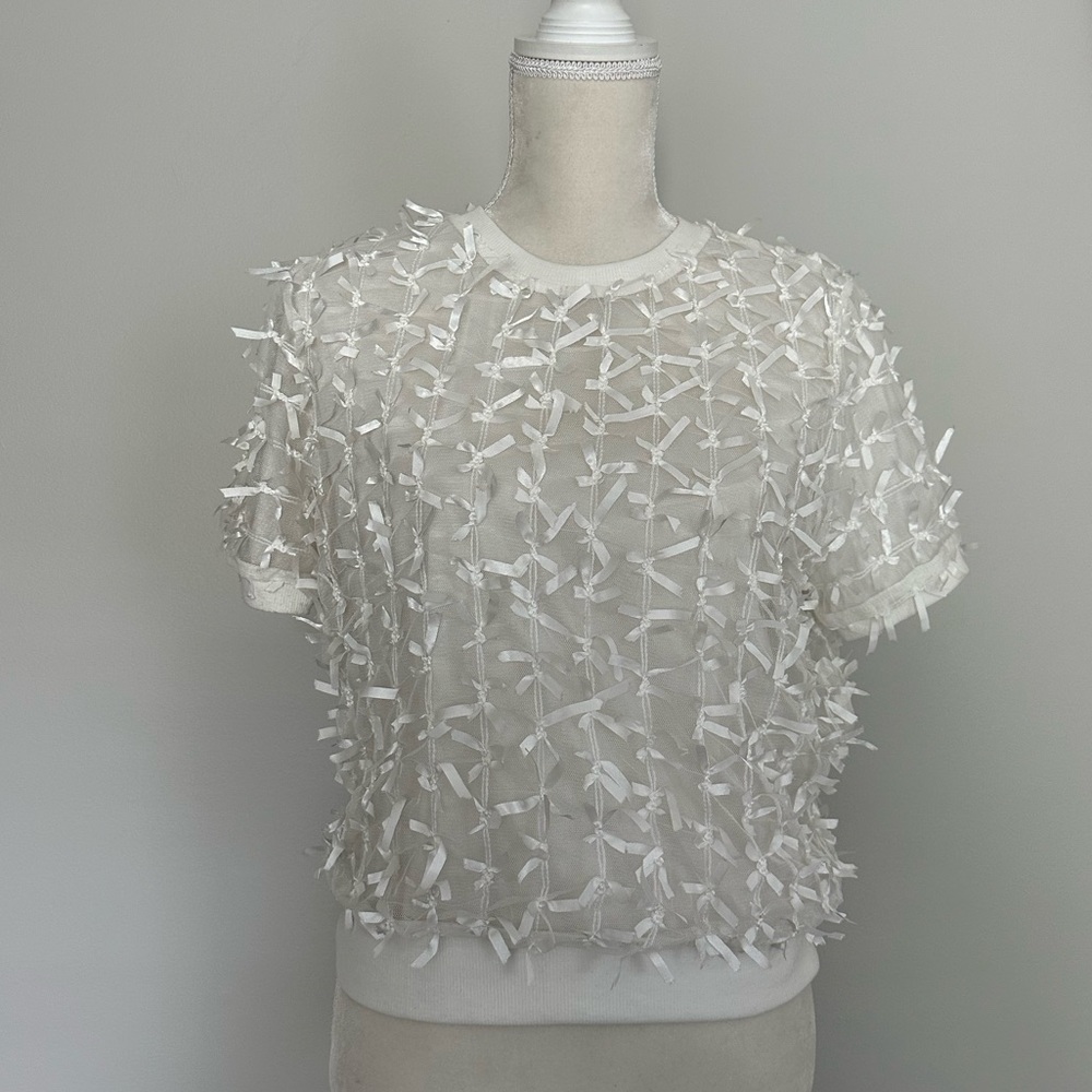 Worn Once! EUC Navie White Short Sleeve ALLOVER Bows Top Sz MED SMALL